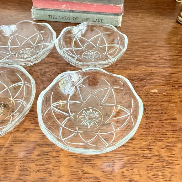 2 Vintage Crystal trinket boxes/ashtrays/candy box/nut dish - Picture 9 of 13